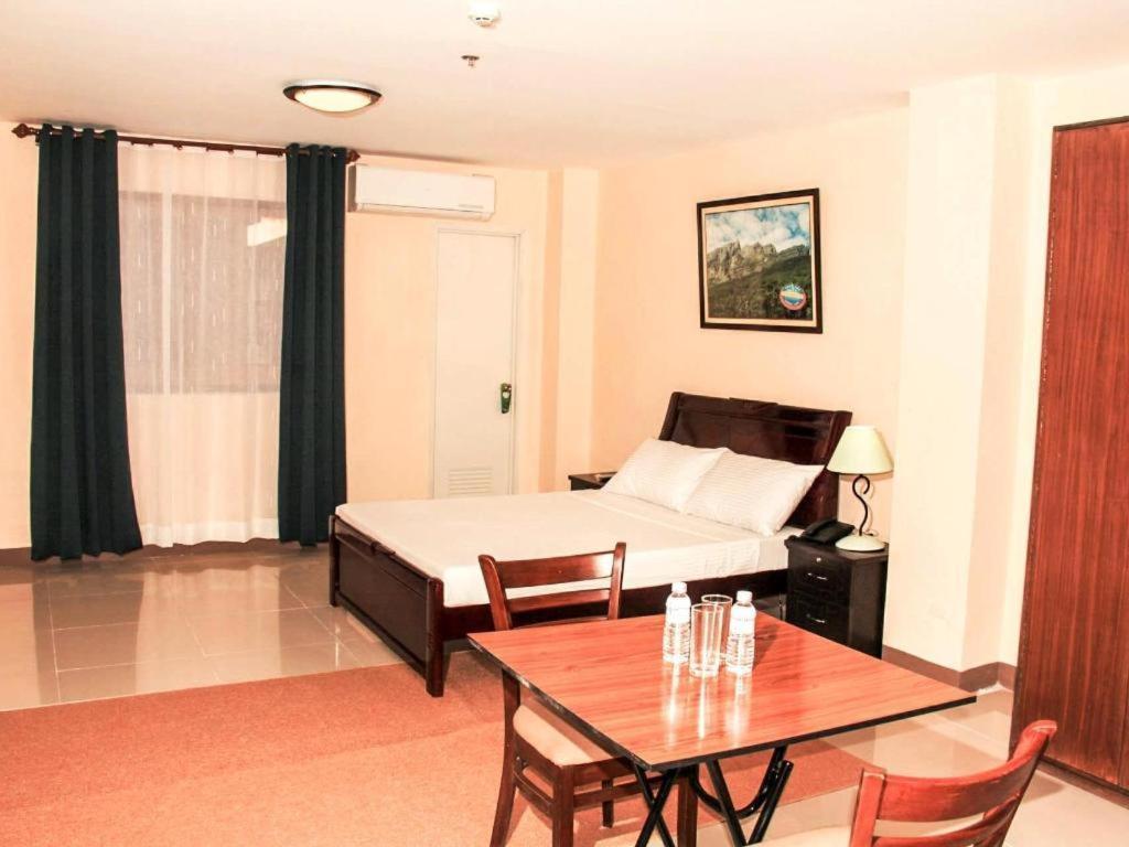 Time Travellers Hotel Manila Exteriör bild